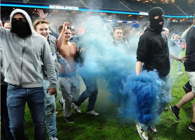 Σουηδία: Ξύλο και στο ποδόσφαιρο - Φωτογραφία 2