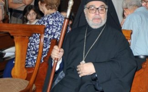 Σοκ: Ιερέας πέθανε στη λειτουργία μπροστά στον Πατριάρχη Αλεξανδρείας - Φωτογραφία 1
