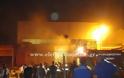 Στις φλόγες το εργοστάσιο Καρέλια στη Καλαμάτα [Video]