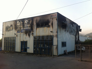 Σκηνικό τρόμου στο Ν. Χανίων - Κάηκαν επιχειρήσεις - Εκκενώθηκαν σπίτια! Δείτε συγκλονιστικά βίντεο - Φωτογραφία 3