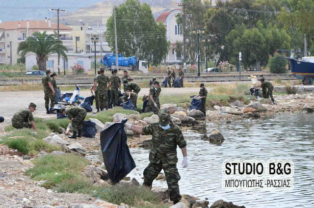 Στρατεύσιμοι από το ΚΕΜΧ καθάρισαν την παραλιακή οδό Ναυπλίου - Ν.Κίου - Φωτογραφία 3