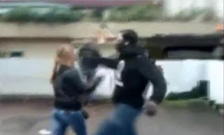ΣΟΚ στη Γαλλία! Δείτε βίντεο μεταναστών που χτυπούν Γαλλίδα [video] - Φωτογραφία 1