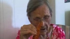 Είναι 105 ετών και αποκαλύπτει το μυστικό της μακροζωίας της - Φωτογραφία 1