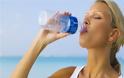 Υγεία: 8-10 ποτήρια νερό την ημέρα τον γιατρό τον κάνουν πέρα