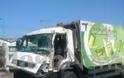 Συγκρούστηκε απορριμματοφόρο της Ανακύκλωσης με φορτηγό του Δήμου Αρχανών - Εγκλωβίστηκε ο ένας οδηγός - Φωτογραφία 1