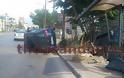 ΠΡΙΝ ΛΙΓΟ: Αυτοκίνητο έπεσε πάνω σε στάση λεωφορείου στη Θεσσαλονίκη - Φωτογραφία 2