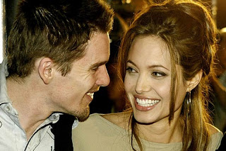 Ιθαν Χοκ: Όταν με φίλησε η Angelina Jolie ξέχασα το όνομά μου - Φωτογραφία 1