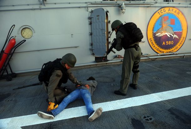 Ολοκλήρώθηκε η Τουρκική άσκηση (Deniz Kurdu 13 ) με Επίδειξη κατάληψης Πλοίου απο Ειδικές Δυνάμεις (Φώτο απο την άσκηση) - Φωτογραφία 12