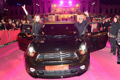 Tο Life Ball MINI 2013 του Roberto Cavalli έκανε την πρώτη του δημόσια εμφάνιση στο Κόκκινο Χαλί του Life Ball, ενώ συγκέντρωσε το μεγαλύτερο χρηματικό ποσό όλων των εποχών εκ μέρους του AIDS LIFE στο 21ο Life Ball στη Βιέννη - Φωτογραφία 4