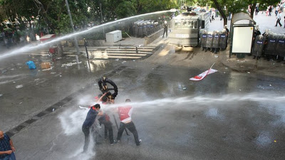 Κόλαση στη Κωνσταντινούπολη - Δείτε εικόνες και video από τις αναταραχές - Φωτογραφία 15