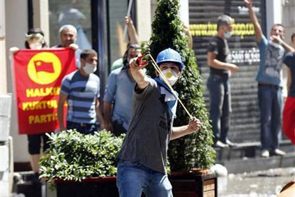 Γενικευμένη λαϊκή εξέγερση στην Τουρκία - Φωτογραφία 1