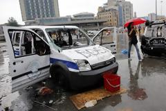 Βομβαρδισμένο τοπίο η Κωνσταντινούπολη - Eικόνες καταστροφής άφησαν πίσω τους τα επεισόδια στην πλατεία Ταξίμ
