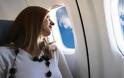 18χρονη ζητάει αποζημίωση από αεροπορική εταιρεία γιατί ο διπλανός της…
