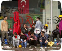 Αγρια σύγκρουση Κεμαλιστών-Ισλαμιστών σε όλη την Τουρκία - Φωτογραφία 1