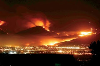 Εγκαταλείπουν τα σπίτια τους στην Καλιφόρνια λόγω πυρκαγιάς - Φωτογραφία 1