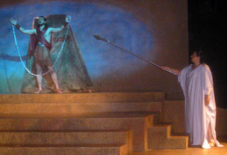 Μάγεψε ο μπάσος Βασίλης Ασημακόπουλος ως «Προμηθέας Δεσμώτης» στο Θέατρο Τζένη Καρέζη - Φωτογραφία 1