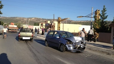 ΠΡΙΝ ΛΙΓΟ: Τροχαίο ατύχημα στις Μαλάδες με δύο ΙΧ και μοτοσικλέτα - Φωτογραφία 2