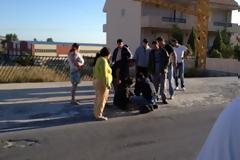 ΠΡΙΝ ΛΙΓΟ: Τροχαίο ατύχημα στις Μαλάδες με δύο ΙΧ και μοτοσικλέτα