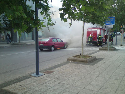 Αγρίνιο: Φωτιά σε Ι.Χ στην οδό Καλλέργη - Φωτογραφία 2