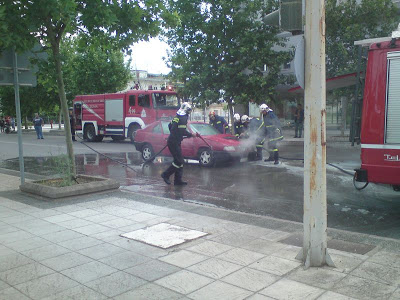 Αγρίνιο: Φωτιά σε Ι.Χ στην οδό Καλλέργη - Φωτογραφία 3