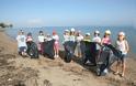 Πάτρα: Eκατοντάδες κιλά σκουπιδιών μάζεψαν εθελοντές κάθε ηλικίας και στρατός στην παραλία από τα Βραχνέικα μέχρι τα Ροίτικα - Φωτογραφία 2