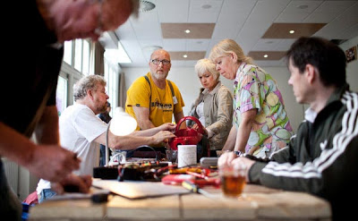 Repair café: Η καφετέρια του… μάστορα γίνεται μόδα! - Φωτογραφία 5