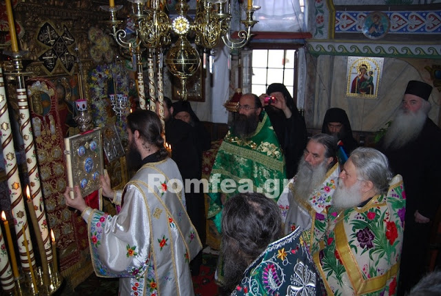 3228 - Πανηγύρισε το Βατοπαιδινό κελλί του Αγίου Νικολάου στις Καρυές - Φωτογραφία 2