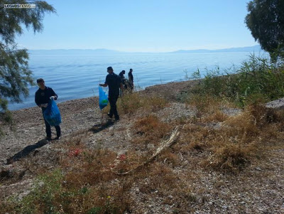 Καθαρισμός από στελέχη της Πολεμικής Αεροπορίας στην παραλία αεροδρομίου Μυτιλήνης - Φωτογραφία 3