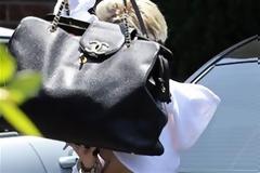 Αποκαλυπτική η πλαϊνή όψη της Miley Cyrus