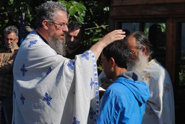 3233 -  Βάπτιση στο Ι. Κελλί Μαρουδά. Από την διαβόητη οροσειρά «Τορα-Μπόρα» του Αφγανιστάν στο Άγιον Όρος - Φωτογραφία 5