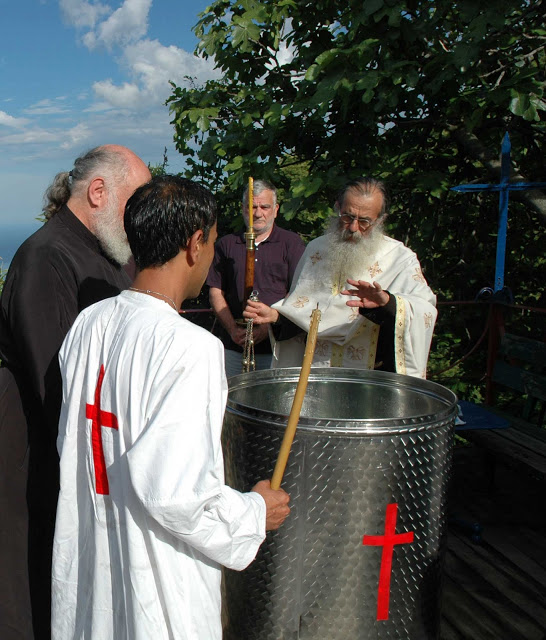 3233 -  Βάπτιση στο Ι. Κελλί Μαρουδά. Από την διαβόητη οροσειρά «Τορα-Μπόρα» του Αφγανιστάν στο Άγιον Όρος - Φωτογραφία 9