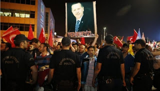 Επέστρεψε ο Ερντογάν, παραμένουν στην Ταξίμ οι διαδηλωτές - Φωτογραφία 1
