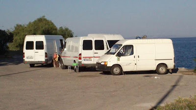 Πάτρα: Μπουγάδα στο beach volley και ύπνος στην παραλία - Aντιδράσεις για τον καταυλισμό Ρομά στην Πλάζ - Δείτε φωτο - Φωτογραφία 2