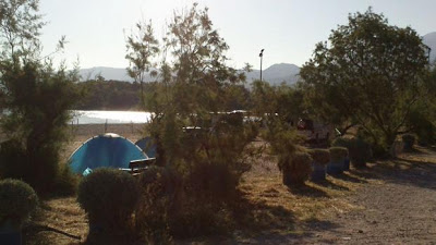 Πάτρα: Μπουγάδα στο beach volley και ύπνος στην παραλία - Aντιδράσεις για τον καταυλισμό Ρομά στην Πλάζ - Δείτε φωτο - Φωτογραφία 3