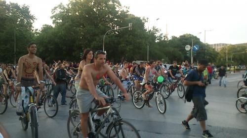 Η 6η γυμνή ποδηλατοδρομία στην Θεσσαλονίκη - Φωτορεπορτάζ και video από την γιορτή - Φωτογραφία 14