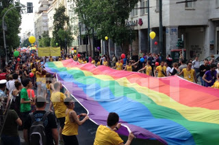 Βουλιάζει η Αθήνα από την παρέλαση των gay! - Εντυπωσιακές εικόνες και βίντεο - Φωτογραφία 1