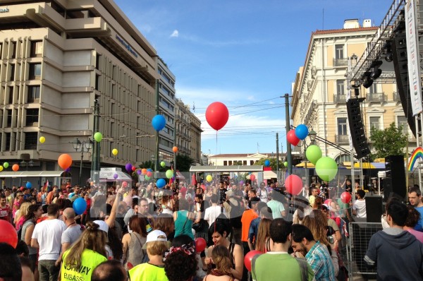 Βουλιάζει η Αθήνα από την παρέλαση των gay! - Εντυπωσιακές εικόνες και βίντεο - Φωτογραφία 6