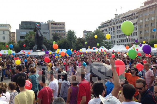 Βουλιάζει η Αθήνα από την παρέλαση των gay! - Εντυπωσιακές εικόνες και βίντεο - Φωτογραφία 7