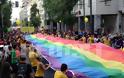 Βουλιάζει η Αθήνα από την παρέλαση των gay! - Εντυπωσιακές εικόνες και βίντεο