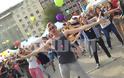 Βουλιάζει η Αθήνα από την παρέλαση των gay! - Εντυπωσιακές εικόνες και βίντεο - Φωτογραφία 2