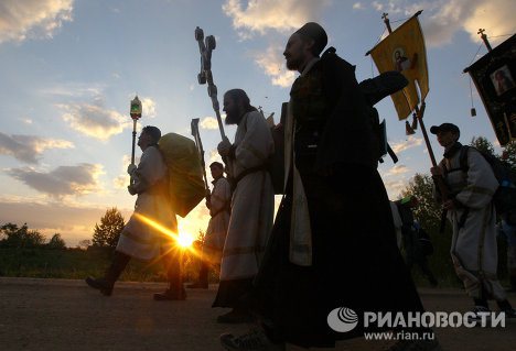 Ρωσία - Θρησκευτική Λιτανεία 150 χλμ με 30000 πιστούς (Συγκλονιστικό Φωτορεπορτάζ) - Φωτογραφία 21