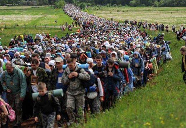 Ρωσία - Θρησκευτική Λιτανεία 150 χλμ με 30000 πιστούς (Συγκλονιστικό Φωτορεπορτάζ) - Φωτογραφία 4