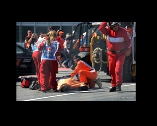 F1: Γερανοφόρο σκότωσε κριτή (ΔΕΙΤΕ ΒΙΝΤΕΟ ΚΑΙ ΦΩΤΟ) - Φωτογραφία 1