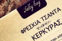 Eλληνικό δαιμόνιο: Έφτιαξαν επιχείρηση που πουλάει τσάντες με... αλμυρά πανιά
