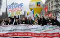 Γαλλία: Τα συνδικάτα προειδοποιούν την κυβέρνηση Ολάντ