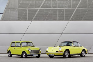 Το κλασικό Mini συγχαίρει την Porsche 911 για τα 50ά της γενέθλια (+photo gallery) - Φωτογραφία 2