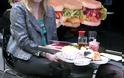 Ιπτάμενος δίσκος σερβίρει σούσι στο Λονδίνο! [video]