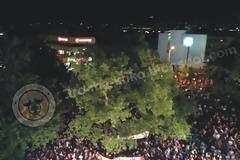 ΣΥΜΒΑΙΝΕΙ ΤΩΡΑ: ο κόσμος παραμένει στο ραδιομέγαρο