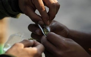 Aγρίνιο: Διακίνηση ναρκωτικών και «προστασία» ακόμη και σε ζαχαροπλαστεία - Φωτογραφία 1