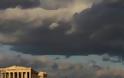 Reuters: Eπιστρέφουν τα σύννεφα στην Ελλάδα